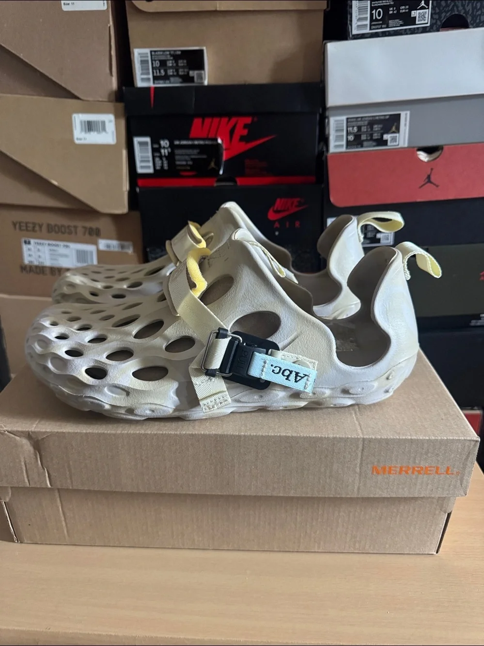 Merrell Mens Hydro Moc Strap Sandal in beige with yellow accent
